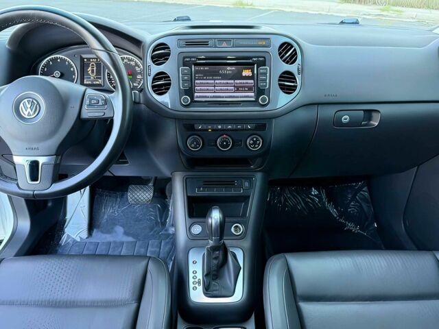 Білий Фольксваген Тігуан, об'ємом двигуна 2 л та пробігом 72 тис. км за 5400 $, фото 10 на Automoto.ua