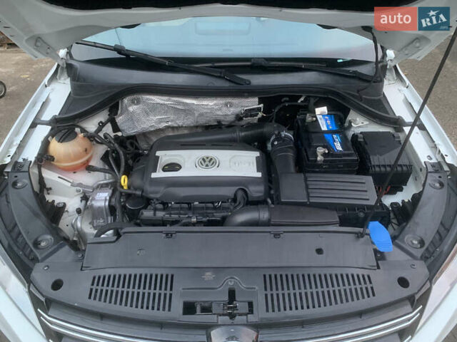 Білий Фольксваген Тігуан, об'ємом двигуна 1.98 л та пробігом 232 тис. км за 11000 $, фото 12 на Automoto.ua