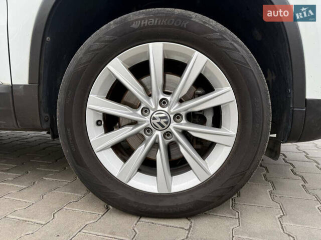 Білий Фольксваген Тігуан, об'ємом двигуна 2 л та пробігом 151 тис. км за 15300 $, фото 14 на Automoto.ua