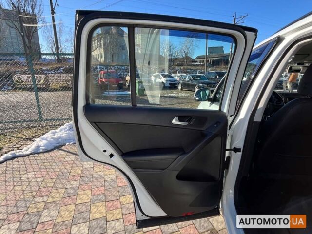 Белый Фольксваген Тигуан, объемом двигателя 2 л и пробегом 186 тыс. км за 14000 $, фото 17 на Automoto.ua