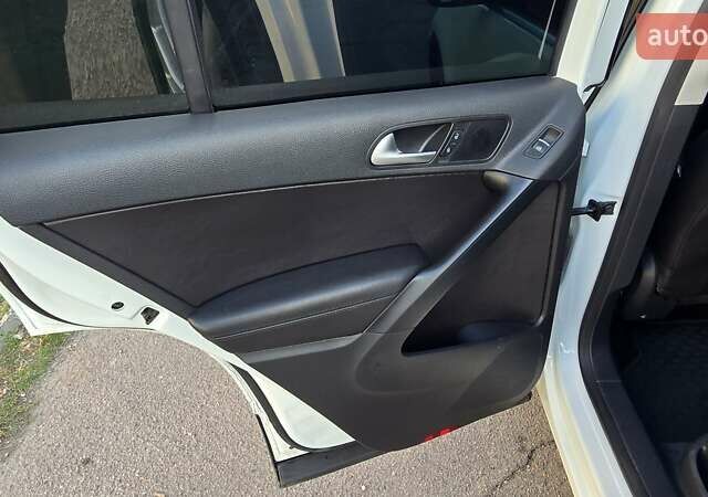 Белый Фольксваген Тигуан, объемом двигателя 1.98 л и пробегом 127 тыс. км за 14700 $, фото 21 на Automoto.ua