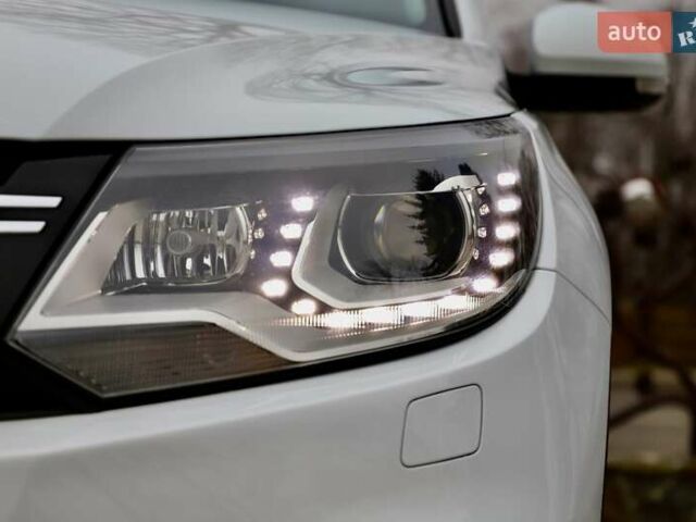 Белый Фольксваген Тигуан, объемом двигателя 2 л и пробегом 130 тыс. км за 16950 $, фото 7 на Automoto.ua