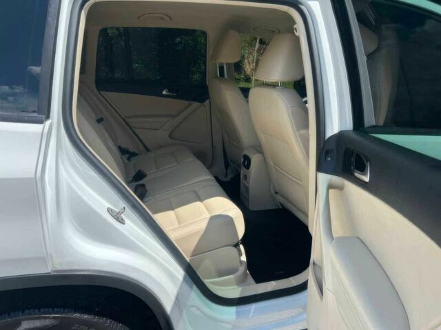 Белый Фольксваген Тигуан, объемом двигателя 2 л и пробегом 78 тыс. км за 9900 $, фото 10 на Automoto.ua