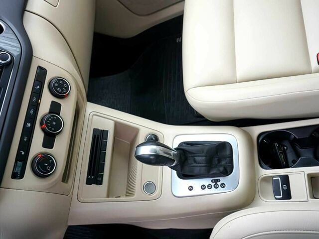 Белый Фольксваген Тигуан, объемом двигателя 2 л и пробегом 75 тыс. км за 9800 $, фото 9 на Automoto.ua