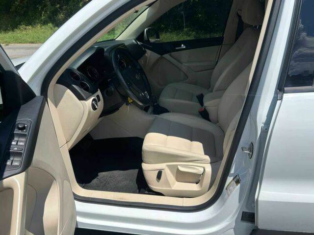 Белый Фольксваген Тигуан, объемом двигателя 2 л и пробегом 78 тыс. км за 9900 $, фото 12 на Automoto.ua