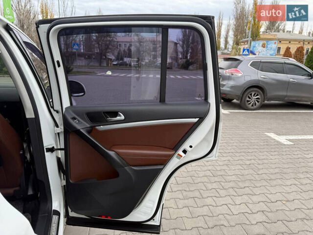 Білий Фольксваген Тігуан, об'ємом двигуна 2 л та пробігом 151 тис. км за 15300 $, фото 42 на Automoto.ua