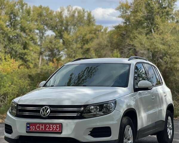 Белый Фольксваген Тигуан, объемом двигателя 1.97 л и пробегом 184 тыс. км за 12400 $, фото 6 на Automoto.ua