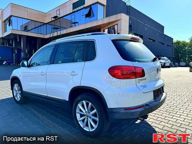 Белый Фольксваген Тигуан, объемом двигателя 2 л и пробегом 150 тыс. км за 12500 $, фото 2 на Automoto.ua
