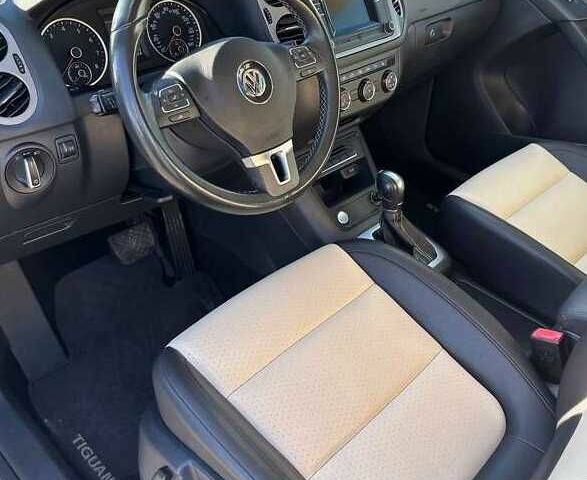 Белый Фольксваген Тигуан, объемом двигателя 2 л и пробегом 162 тыс. км за 8000 $, фото 6 на Automoto.ua