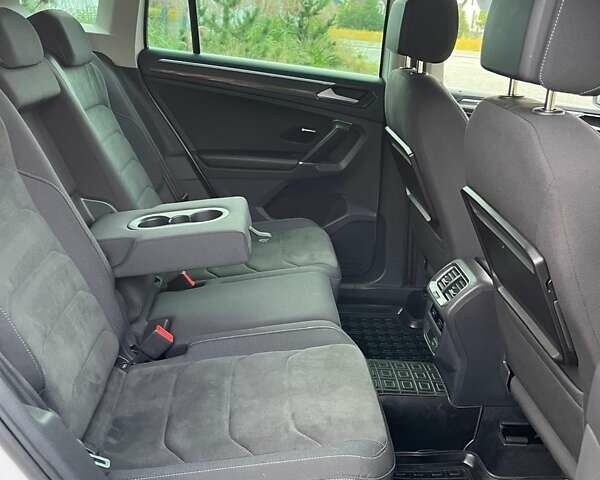 Білий Фольксваген Тігуан, об'ємом двигуна 2 л та пробігом 248 тис. км за 21500 $, фото 57 на Automoto.ua