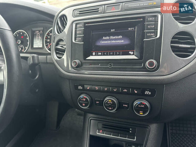 Білий Фольксваген Тігуан, об'ємом двигуна 2 л та пробігом 191 тис. км за 13500 $, фото 31 на Automoto.ua