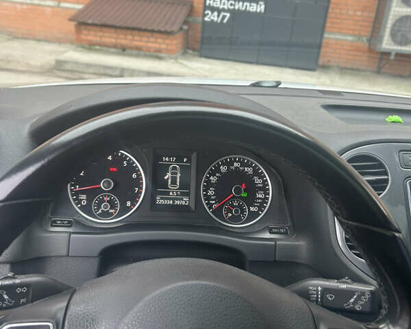 Білий Фольксваген Тігуан, об'ємом двигуна 1.98 л та пробігом 225 тис. км за 13800 $, фото 7 на Automoto.ua