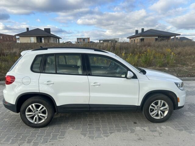 Белый Фольксваген Тигуан, объемом двигателя 2 л и пробегом 170 тыс. км за 12500 $, фото 1 на Automoto.ua