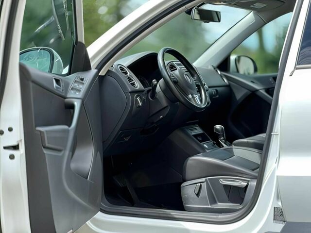 Белый Фольксваген Тигуан, объемом двигателя 2 л и пробегом 80 тыс. км за 6000 $, фото 6 на Automoto.ua