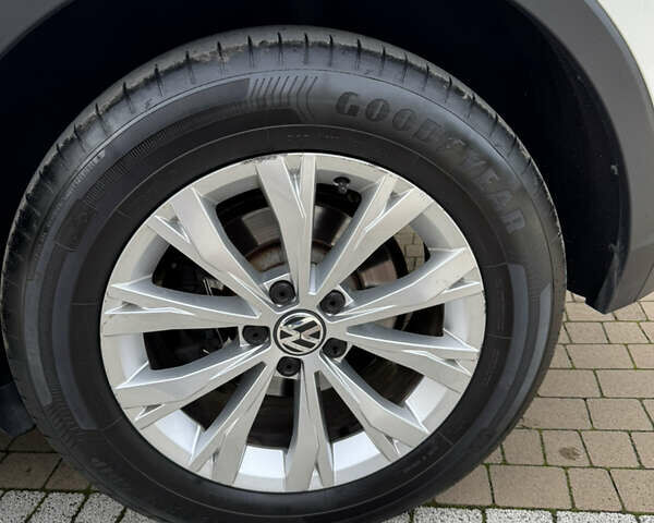 Білий Фольксваген Тігуан, об'ємом двигуна 1.98 л та пробігом 125 тис. км за 21300 $, фото 24 на Automoto.ua