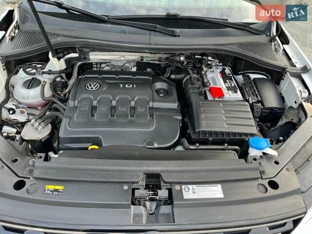 Белый Фольксваген Тигуан, объемом двигателя 2 л и пробегом 248 тыс. км за 22200 $, фото 30 на Automoto.ua