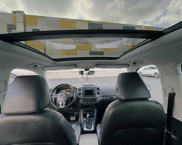 Білий Фольксваген Тігуан, об'ємом двигуна 2 л та пробігом 68 тис. км за 16500 $, фото 23 на Automoto.ua