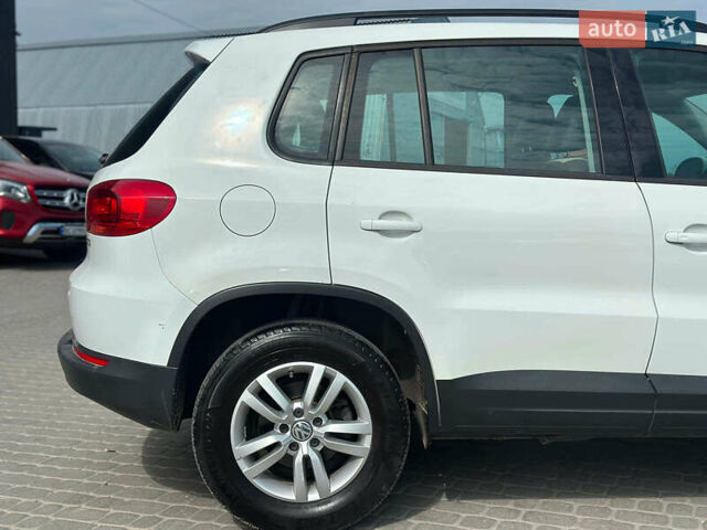 Білий Фольксваген Тігуан, об'ємом двигуна 2 л та пробігом 152 тис. км за 12300 $, фото 8 на Automoto.ua