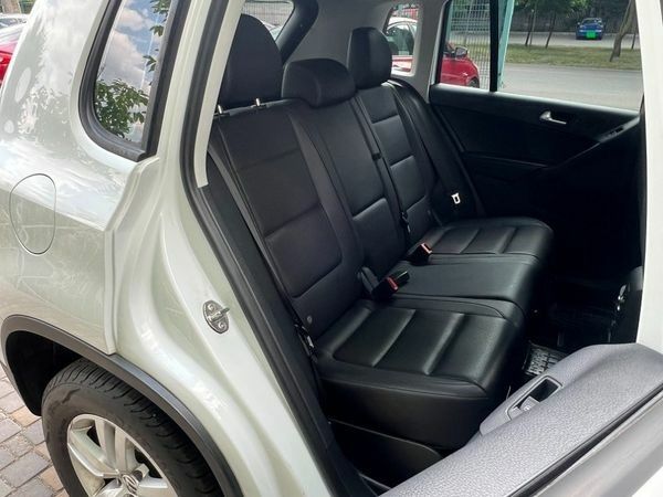 Белый Фольксваген Тигуан, объемом двигателя 2 л и пробегом 200 тыс. км за 14000 $, фото 4 на Automoto.ua