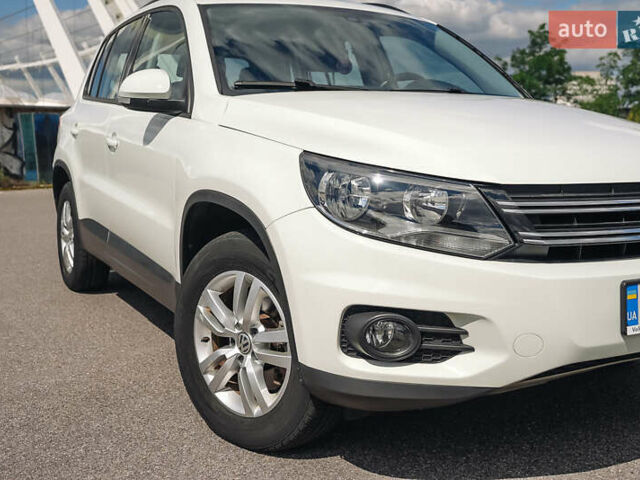 Білий Фольксваген Тігуан, об'ємом двигуна 1.98 л та пробігом 105 тис. км за 12800 $, фото 5 на Automoto.ua