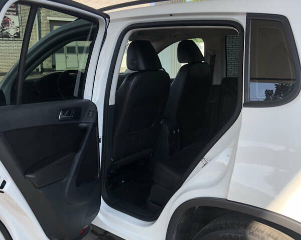 Белый Фольксваген Тигуан, объемом двигателя 1.98 л и пробегом 165 тыс. км за 10900 $, фото 1 на Automoto.ua