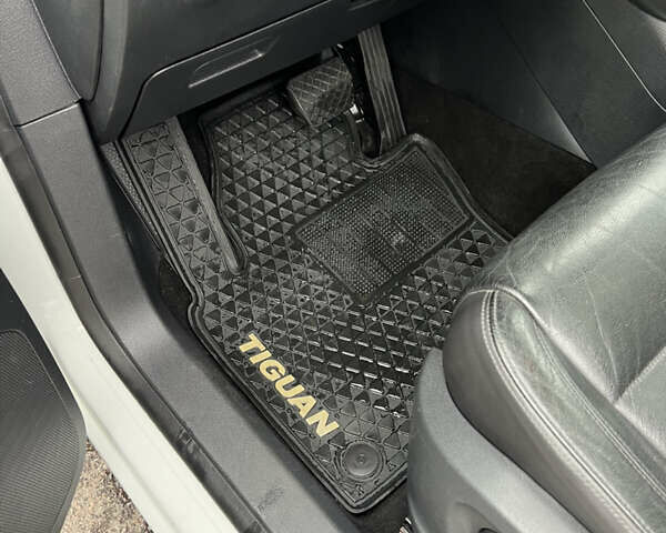 Білий Фольксваген Тігуан, об'ємом двигуна 1.98 л та пробігом 119 тис. км за 15999 $, фото 22 на Automoto.ua