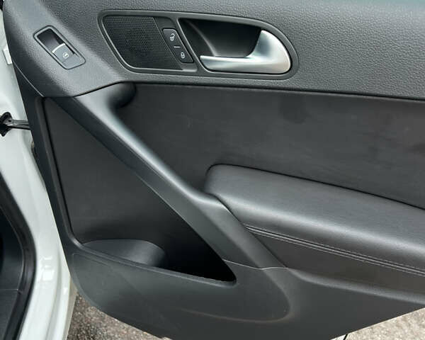 Білий Фольксваген Тігуан, об'ємом двигуна 1.98 л та пробігом 119 тис. км за 15999 $, фото 16 на Automoto.ua