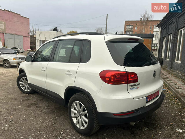 Білий Фольксваген Тігуан, об'ємом двигуна 2 л та пробігом 191 тис. км за 13500 $, фото 15 на Automoto.ua