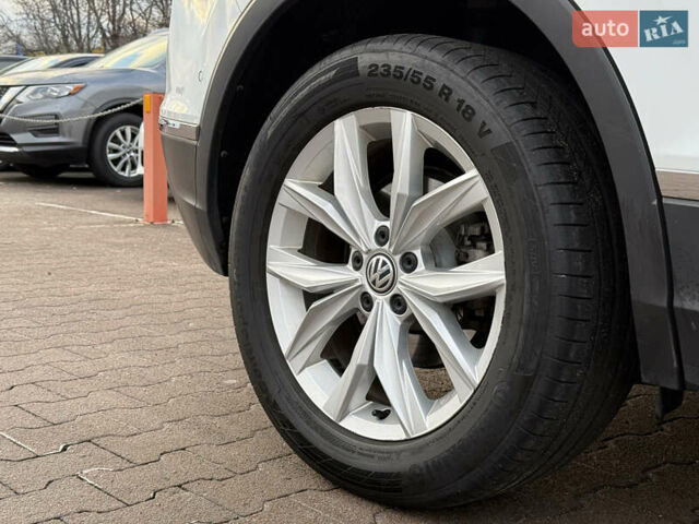 Белый Фольксваген Тигуан, объемом двигателя 1.97 л и пробегом 58 тыс. км за 27999 $, фото 29 на Automoto.ua