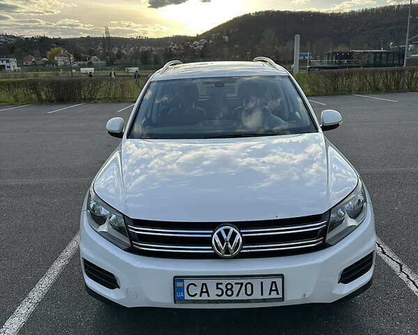 Білий Фольксваген Тігуан, об'ємом двигуна 1.98 л та пробігом 140 тис. км за 14000 $, фото 1 на Automoto.ua