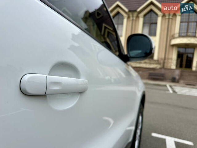 Белый Фольксваген Тигуан, объемом двигателя 2 л и пробегом 228 тыс. км за 12999 $, фото 16 на Automoto.ua