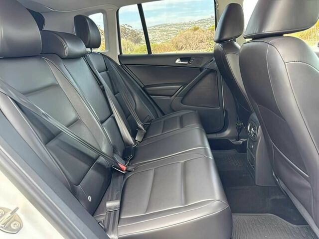 Белый Фольксваген Тигуан, объемом двигателя 2 л и пробегом 78 тыс. км за 8500 $, фото 12 на Automoto.ua