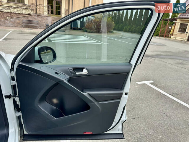 Белый Фольксваген Тигуан, объемом двигателя 2 л и пробегом 228 тыс. км за 12999 $, фото 40 на Automoto.ua