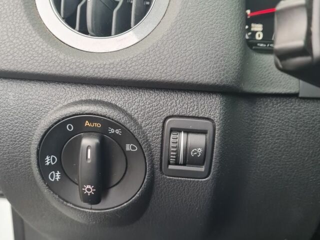 Білий Фольксваген Тігуан, об'ємом двигуна 2 л та пробігом 128 тис. км за 13800 $, фото 4 на Automoto.ua