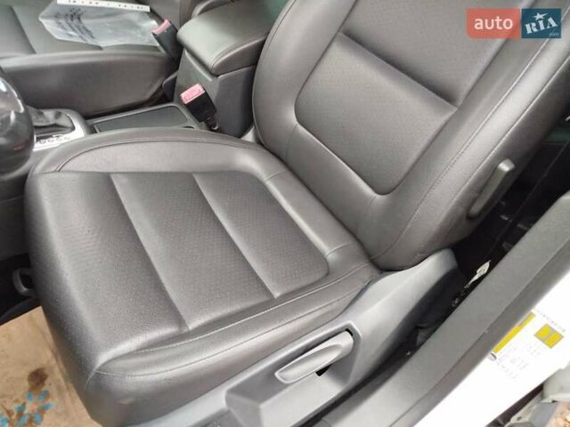 Белый Фольксваген Тигуан, объемом двигателя 2 л и пробегом 195 тыс. км за 13500 $, фото 14 на Automoto.ua