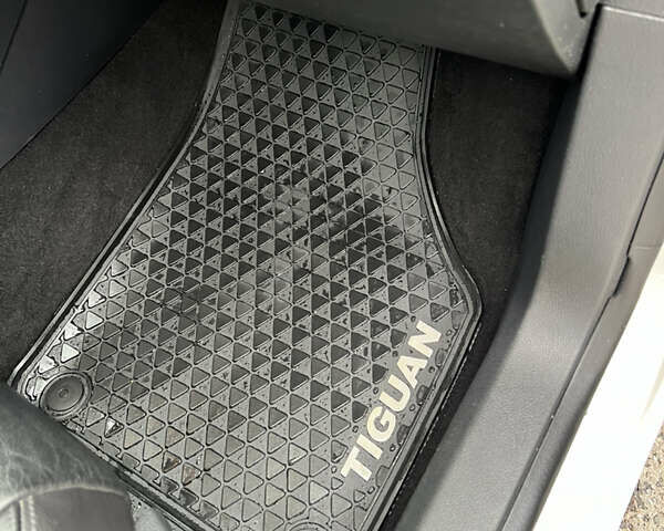 Білий Фольксваген Тігуан, об'ємом двигуна 1.98 л та пробігом 119 тис. км за 15999 $, фото 13 на Automoto.ua