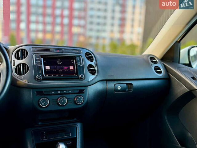 Білий Фольксваген Тігуан, об'ємом двигуна 2 л та пробігом 137 тис. км за 13800 $, фото 40 на Automoto.ua