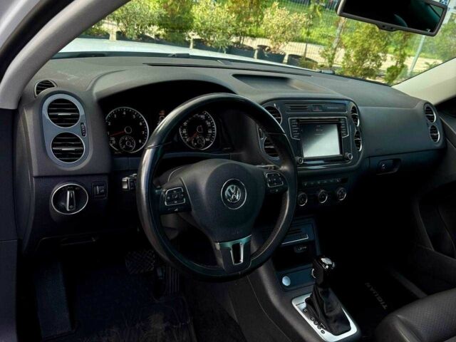 Білий Фольксваген Тігуан, об'ємом двигуна 2 л та пробігом 156 тис. км за 15500 $, фото 12 на Automoto.ua