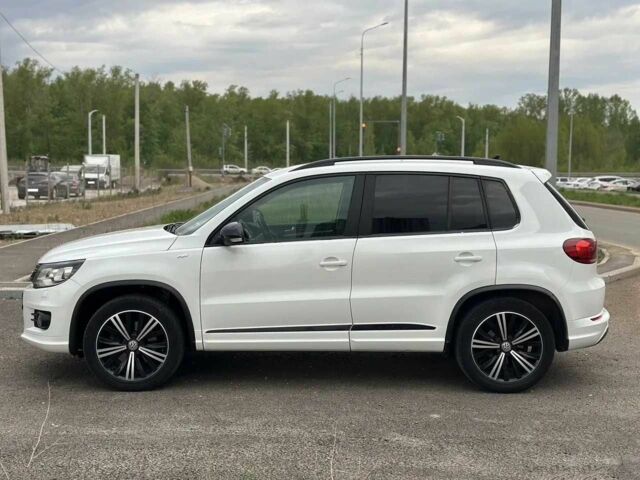 Белый Фольксваген Тигуан, объемом двигателя 2 л и пробегом 83 тыс. км за 9100 $, фото 4 на Automoto.ua