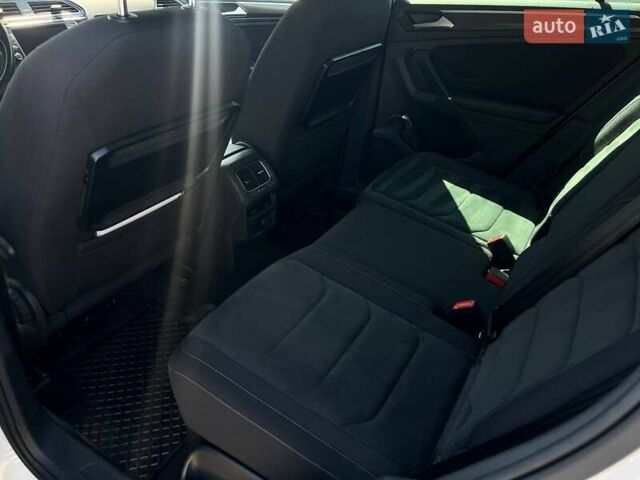 Білий Фольксваген Тігуан, об'ємом двигуна 2 л та пробігом 270 тис. км за 23000 $, фото 35 на Automoto.ua