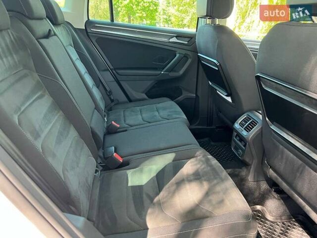 Білий Фольксваген Тігуан, об'ємом двигуна 2 л та пробігом 270 тис. км за 23000 $, фото 36 на Automoto.ua