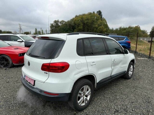 Белый Фольксваген Тигуан, объемом двигателя 2 л и пробегом 210 тыс. км за 9000 $, фото 3 на Automoto.ua