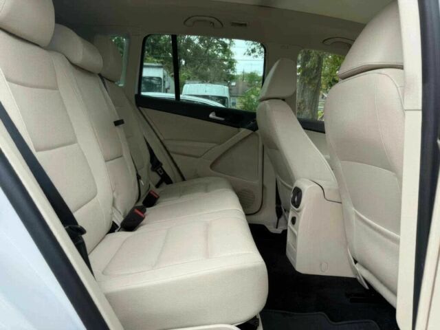 Білий Фольксваген Тігуан, об'ємом двигуна 2 л та пробігом 75 тис. км за 16800 $, фото 8 на Automoto.ua