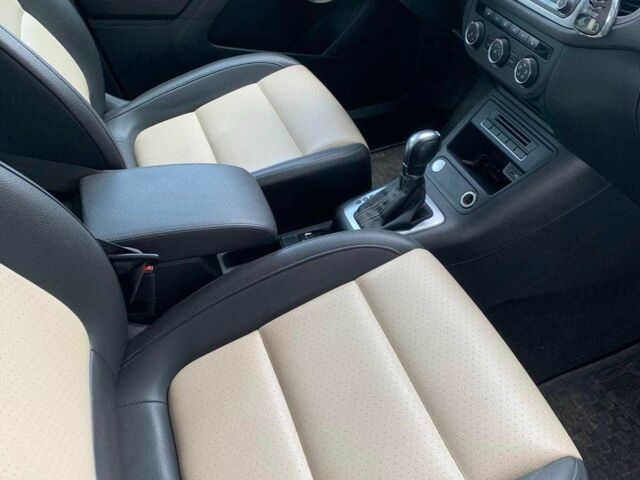 Білий Фольксваген Тігуан, об'ємом двигуна 2 л та пробігом 103 тис. км за 16500 $, фото 6 на Automoto.ua