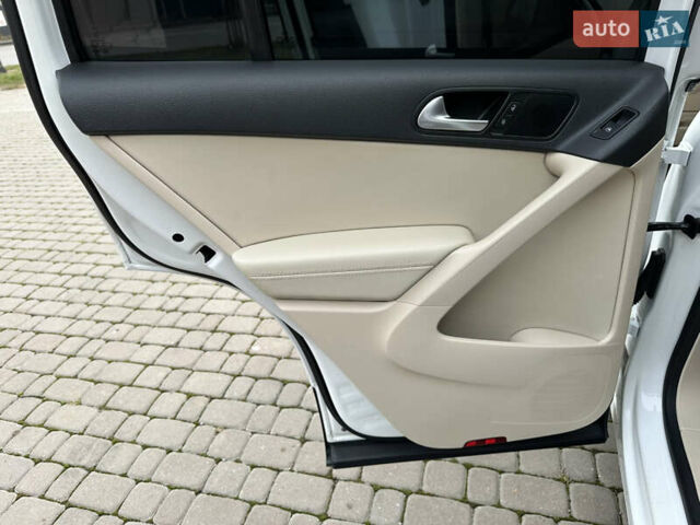 Білий Фольксваген Тігуан, об'ємом двигуна 1.98 л та пробігом 137 тис. км за 13999 $, фото 39 на Automoto.ua