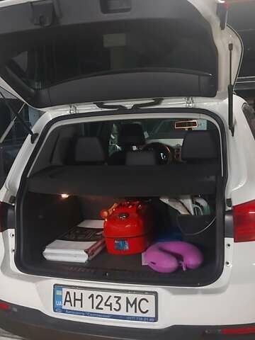 Белый Фольксваген Тигуан, объемом двигателя 1.98 л и пробегом 80 тыс. км за 14500 $, фото 8 на Automoto.ua