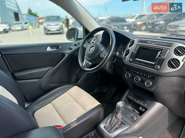 Білий Фольксваген Тігуан, об'ємом двигуна 2 л та пробігом 152 тис. км за 12300 $, фото 28 на Automoto.ua