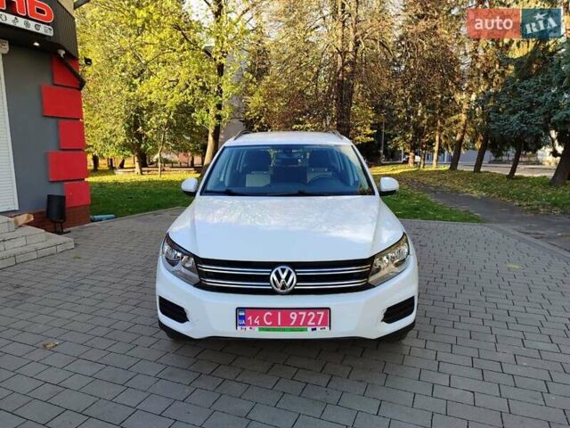Белый Фольксваген Тигуан, объемом двигателя 2 л и пробегом 216 тыс. км за 11700 $, фото 2 на Automoto.ua