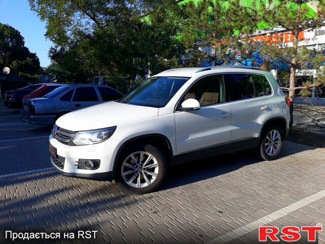 Білий Фольксваген Тігуан, об'ємом двигуна 2 л та пробігом 52 тис. км за 16400 $, фото 2 на Automoto.ua