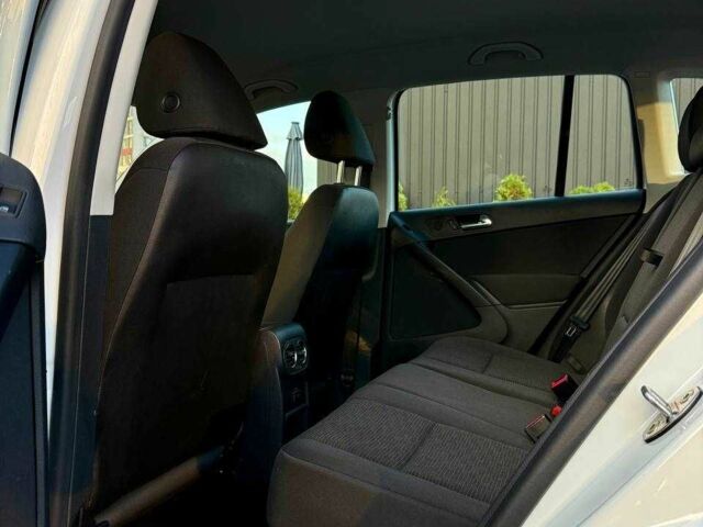 Білий Фольксваген Тігуан, об'ємом двигуна 2 л та пробігом 137 тис. км за 13800 $, фото 17 на Automoto.ua